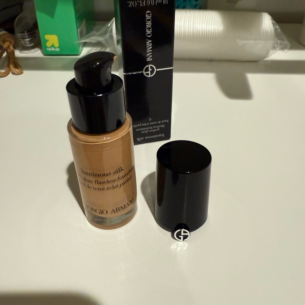 Giorgio Armani Luminous Silk Foundation in shade 6
